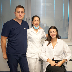 Ora Antonia riješila se dioptrije (Jutarnji list)